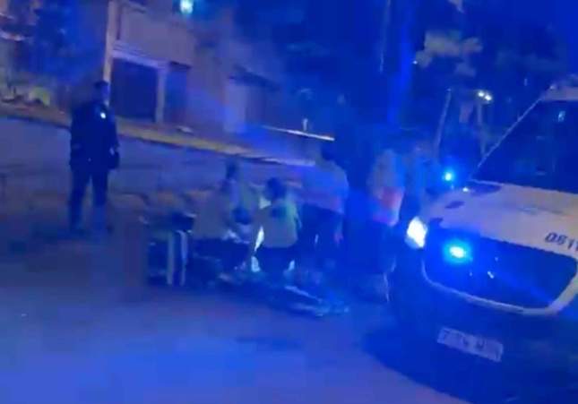 Un hombre de 53 años fallece apuñalado por la espalda tras mediar en una pelea en Barcelona