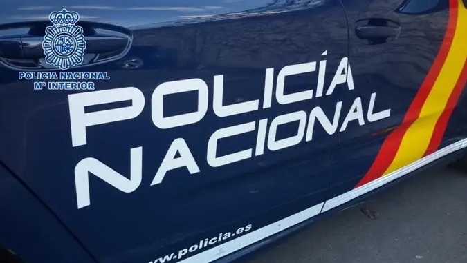 Detenidos dos hombres en Córdoba por robar teléfonos móviles tras romper el escaparate de un establecimiento