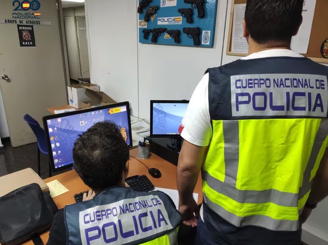 Detenido en Palma tras atracar a una taxista poniéndole un arma en el cuello al finalizar el trayecto
