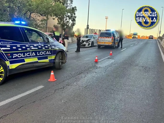Un herido leve y un conductor ebrio en una colisión en cadena en Sevilla