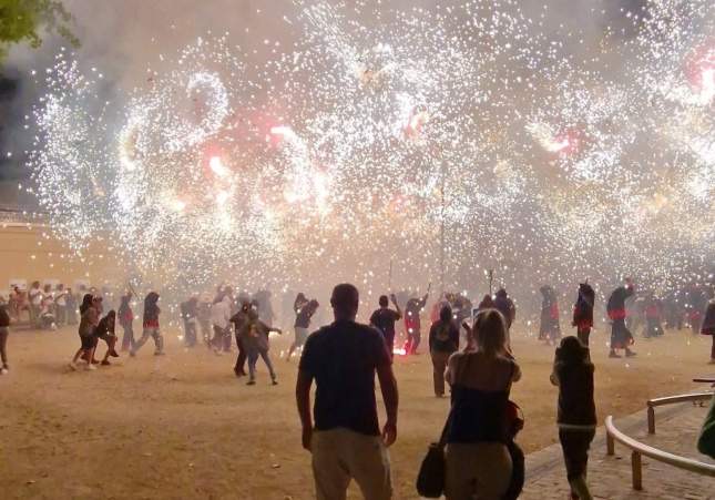 Cinco detenidos en dos noches por peleas y lanzamientos de objetos a la policía en la fiesta mayor de Alella
