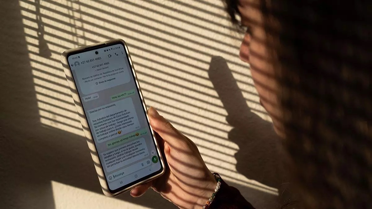 Alertan de una nueva oleada de estafas piramidales en WhatsApp mediante grupos de inversión financiera