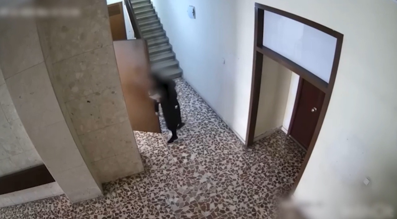 Detenida una ladrona que se hacía pasar por vecina para robar al personal de limpieza en Barcelona