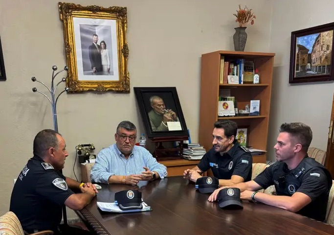 Dos policías locales salvan la vida a un vecino de Los Santos de Maimona tras sufrir un desvanecimiento