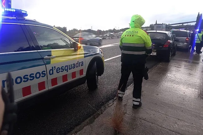 Detenido un hombre por intentar matar a su pareja quemándola con líquido inflamable en Girona