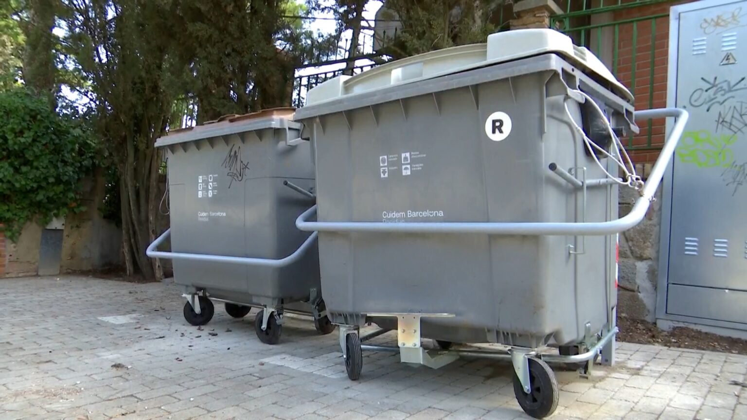 Detenido un hombre en Barcelona por quemar un contenedor y varias papeleras en la Rambla de Guipúscoa