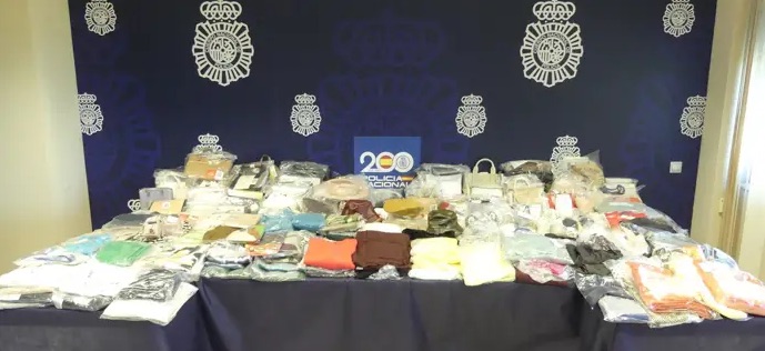 Detenida en Santander por vender online 227 productos sustraídos de una franquicia, valorados en más de 4.300 euros