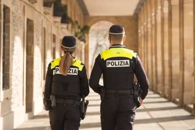 Arrestado en Vitoria por robar las llaves a la víctima tras agredirle violentamente en la cabeza
