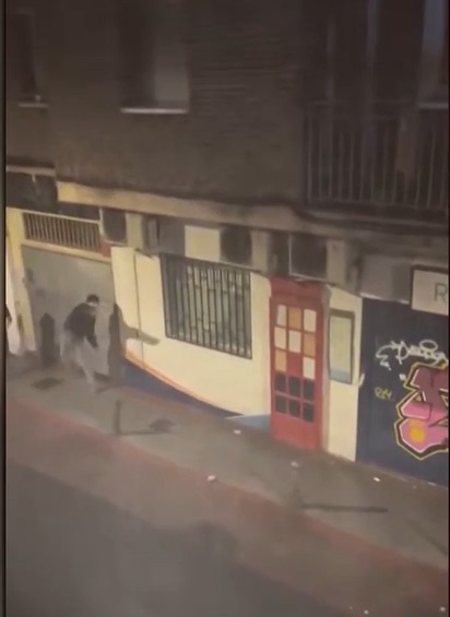 Batalla campal con lanzamiento de adoquines frente a un narcolocal en el centro de Alcorcón