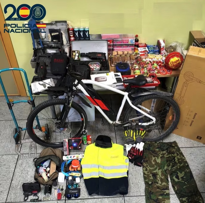 Tres detenidos en Burgos tras convertir un local abandonado en un almacén de bicicletas y herramientas robadas