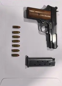 Detenido tras una persecución a pie por encañonar con una pistola a un policía en Mijas