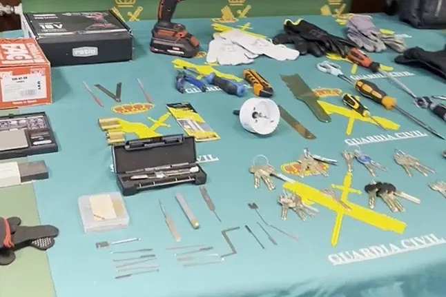 A prisión tres jóvenes por decenas de robos con el método 'impresioning', que copia la llave usando la cerradura