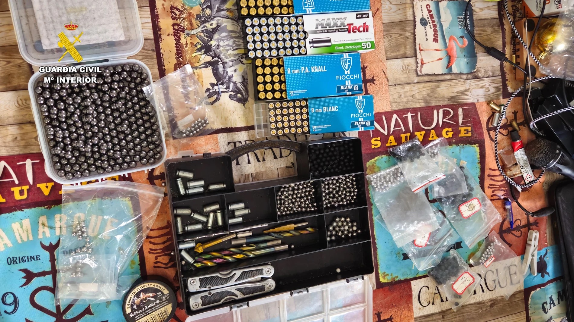 La Guardia Civil desmantela en Partaloa un taller clandestino que fabricaba y vendía armas a toda Europa por internet