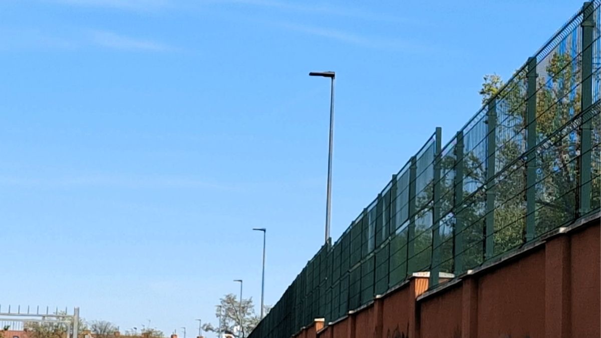 La Policía busca al autor de una agresión sexual a una joven de 21 años junto al centro de inmigrantes