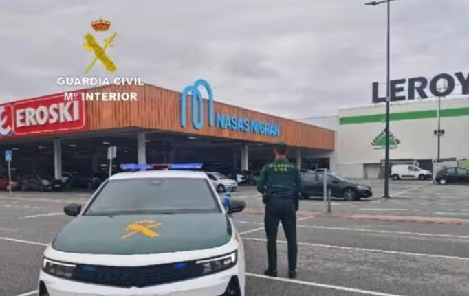 La Guardia Civil desarticula un grupo especializado en hurtos en centros comerciales del sur de Pontevedra