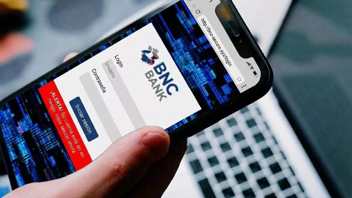 Alerta en Cataluña por una oleada de estafas SMS con las balizas V16 obligatorias como gancho