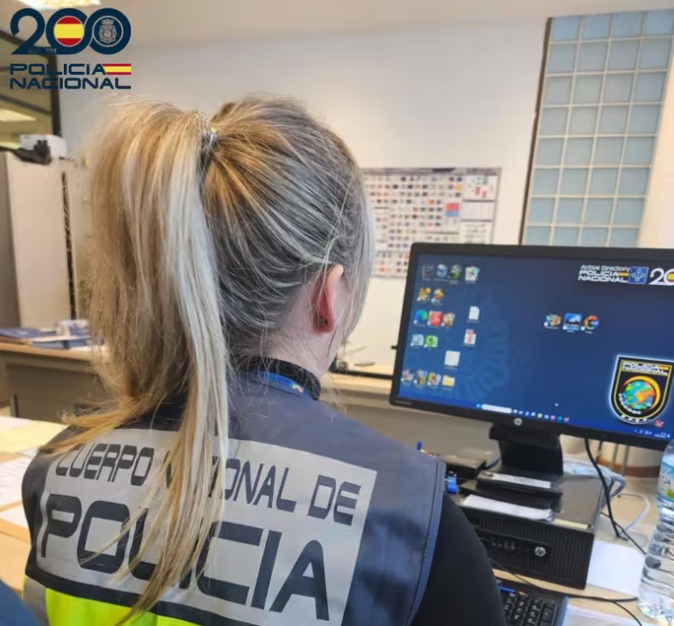 Detenido en Ibiza un hombre por ofrecer dinero a un menor a cambio de intercambiar contenido erótico