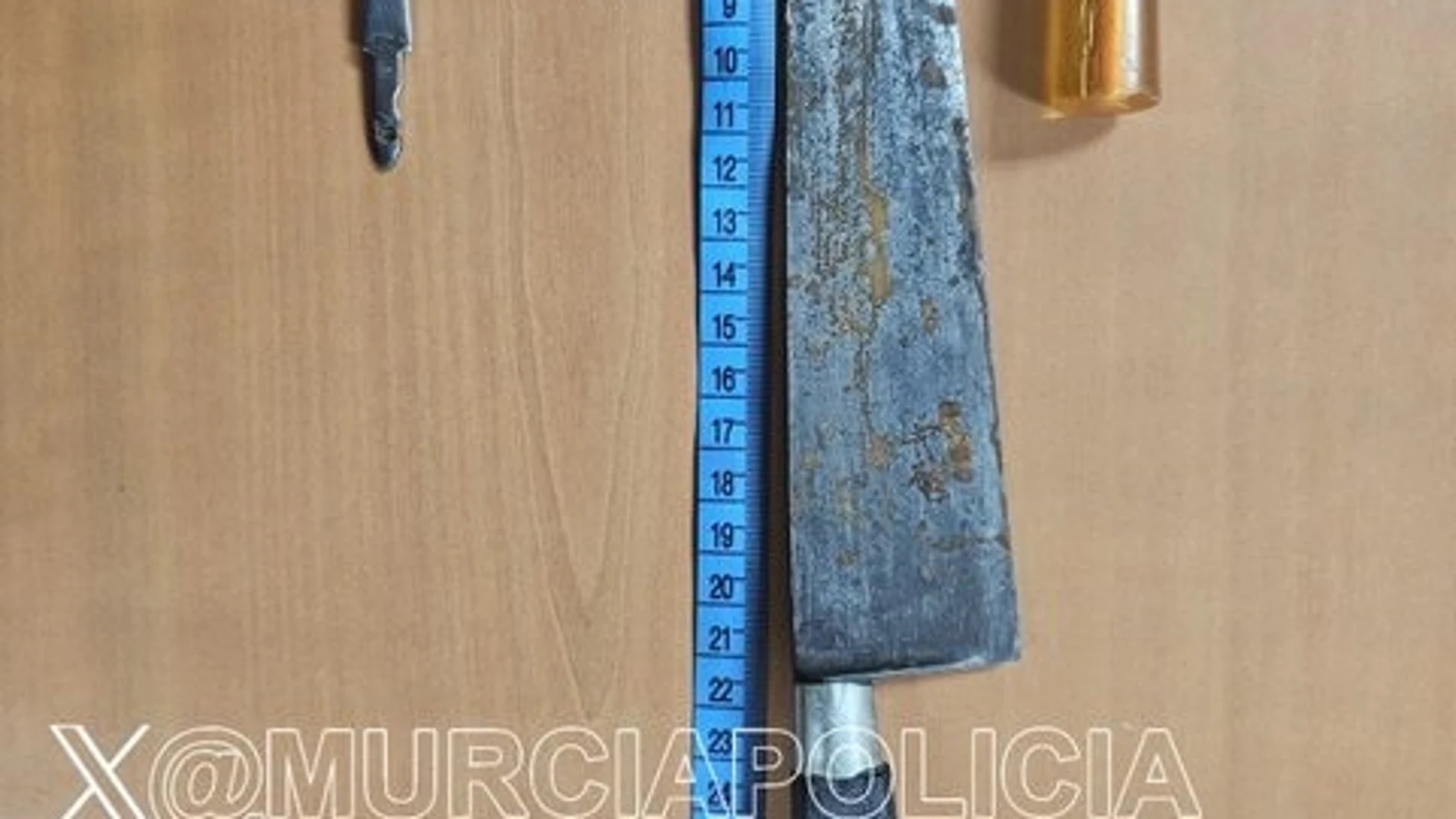 Detenido un individuo por amenazar a viandantes y agentes de policía con un cuchillo en el barrio de San Andrés