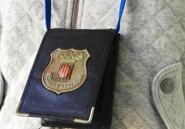 Herido grave por una puñalada un agente de los Mossos fuera de servicio al intentar detener una pelea en Roquetes