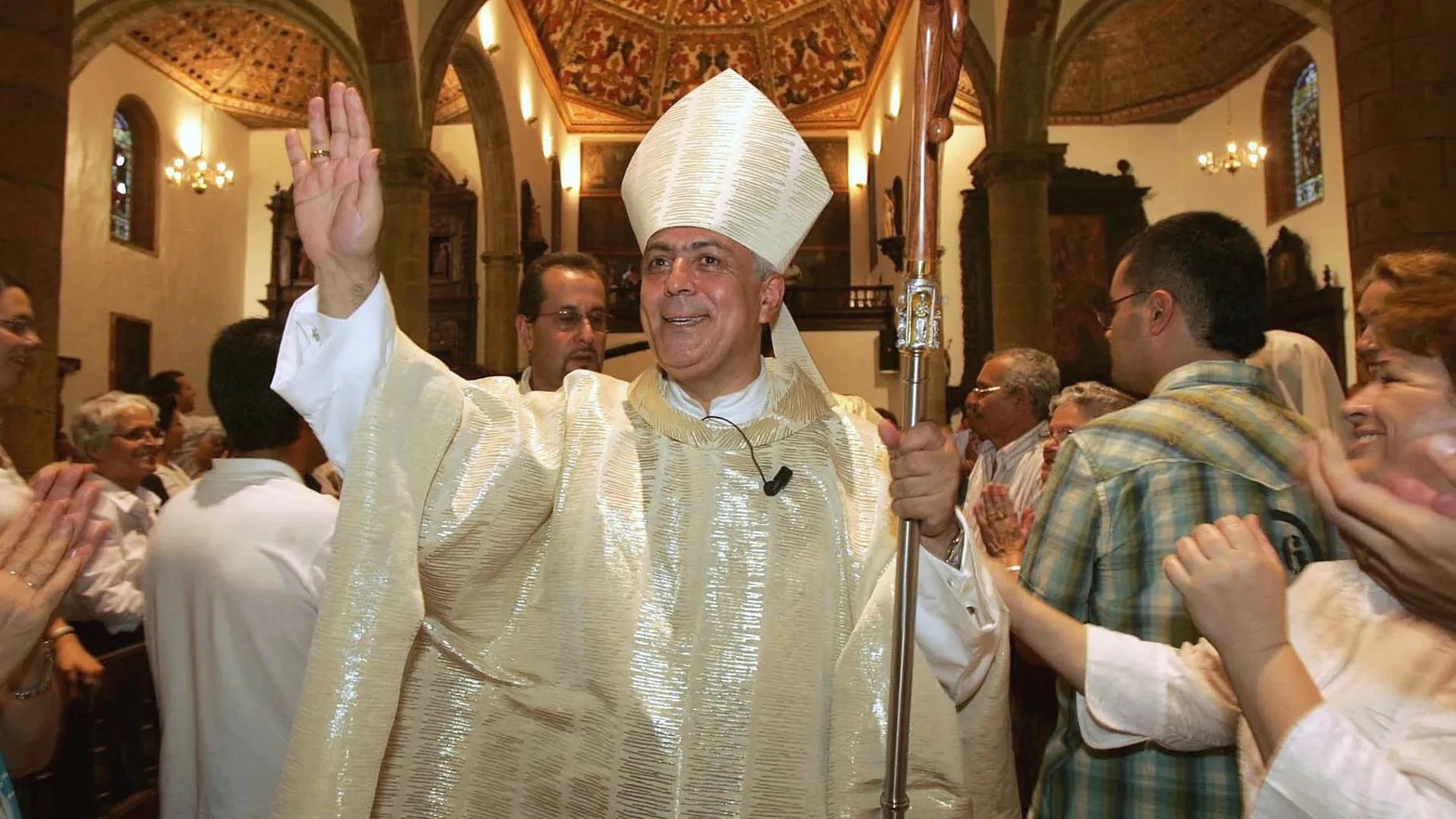 Una grabación atribuye al exobispo de Tenerife frases que justificaban encubrir abusos sexuales