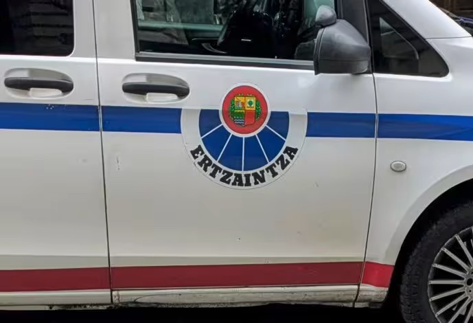 Detenido en Bilbao un joven de 19 años tras intentar robar una cadena de oro a una mujer de 71 años en su portal