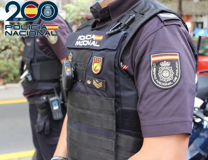 Detenido por amenazar a jóvenes en el ascensor del metro de Jesús en València