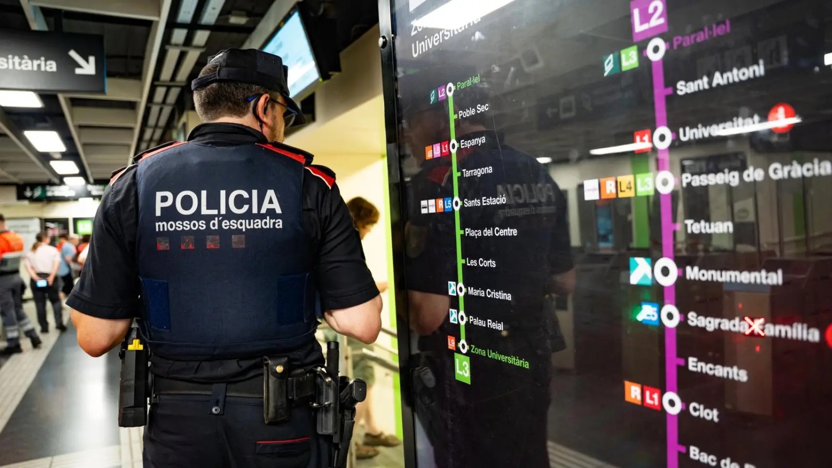 Los Mossos desarticulan tres grupos criminales de carteristas expertos en el metro de Barcelona