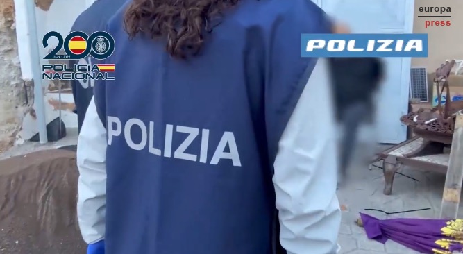 Detenidos en Tenerife y Barcelona cuatro miembros de la mafia italiana por uso masivo de documentación falsa