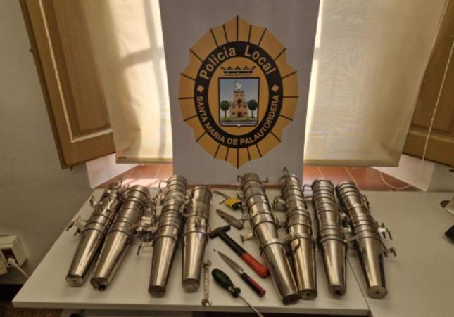 Detenido "in fraganti" por robar 90 recipientes florales valorados en 4.500 € en el cementerio de Palautordera