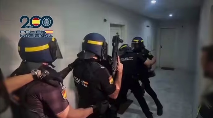 Seis detenidos por desmantelar dos puntos de venta de drogas en zona turística de Benidorm