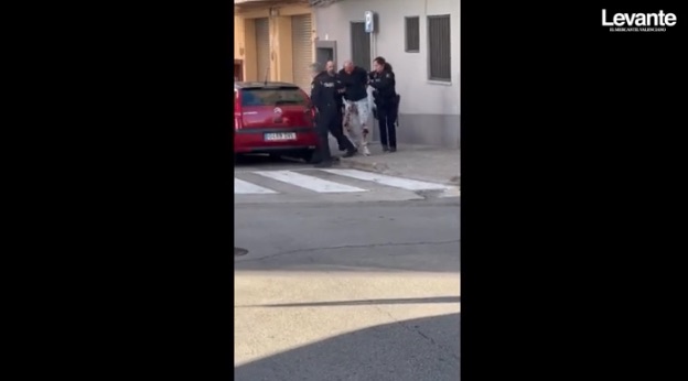 Detenido un hombre de 35 años tras asesinar a puñaladas a su vecino en un edificio de Benimàmet (Valencia)