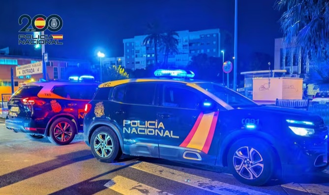 Detenidos de madrugada en Murcia dos hombres por saquear coches aparcados en la vía pública