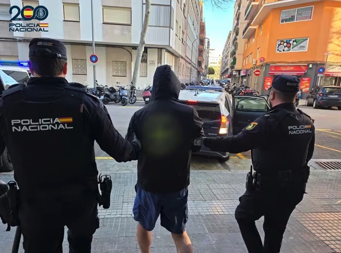 Detenida una pareja en Palma por secuestrar, agredir con un serrucho y robar a un hombre que les reclamaba una deuda