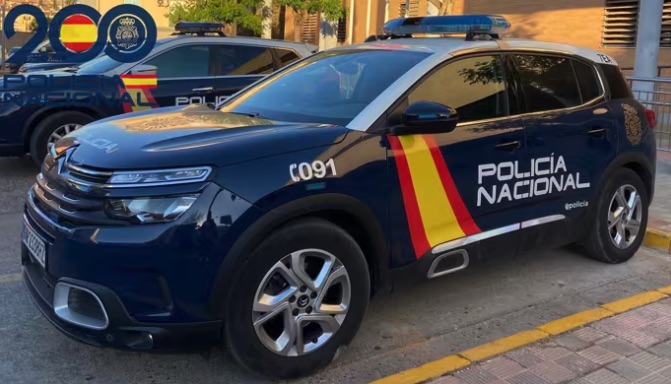 Un hombre es detenido en Puertollano tras perseguir y embestir repetidamente con una furgoneta el coche de su pareja