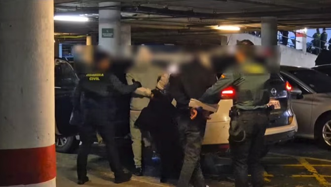 Detenidos dos jóvenes de 19 años por una oleada de 8 robos en vehículos y locales de Mallorca