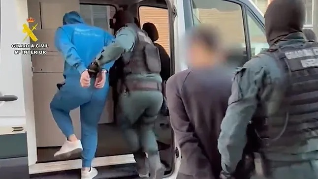 Desarticulada una banda criminal que robó en 20 comercios de Madrid, Toledo y Alicante mediante alunizaje y maza