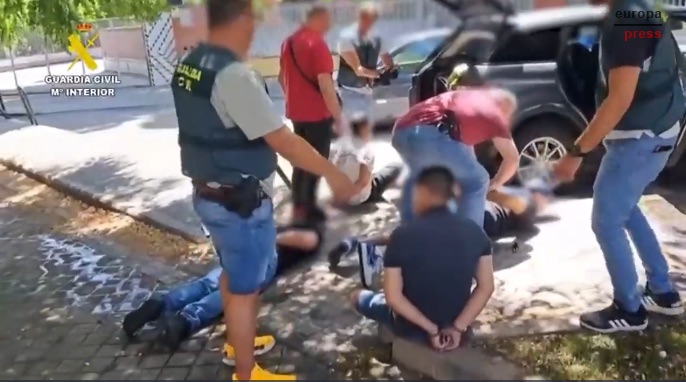 Cae una banda que se disfrazaba de operarios para vigilar y robar en casas de empresarios chinos en Ávila