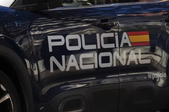 Un disparo en un bar de València deja una mujer herida y tres hombres detenidos tras una pelea entre compañeros de piso