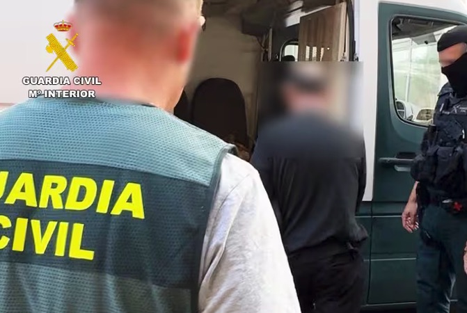 Cinco detenidos por la venta de droga en una vivienda de Muriedas