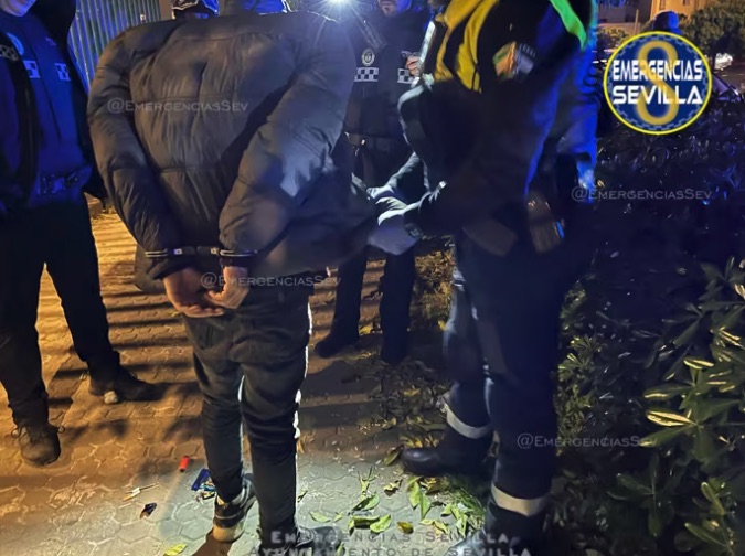 Detenido en Sevilla un hombre por robar el bolso mediante un violento tirón a una joven