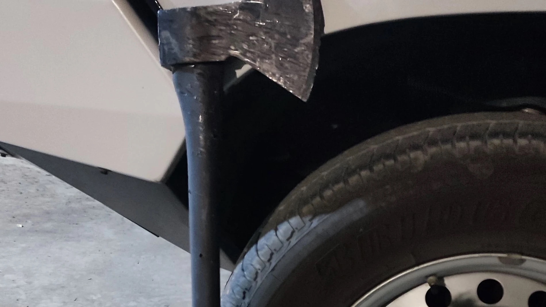 Detenido infraganti un hombre cuando robaba en un restaurante de Zafra de Záncara con un hacha