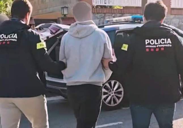 Detenido en Sant Cugat un joven de 24 años por agredir a un hombre sin hogar en Rubí