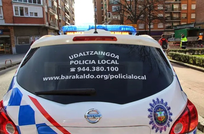 Detenidos 'in fraganti' dos delincuentes por la oleada de robos en el campo de fútbol de Lasesarre en Barakaldo