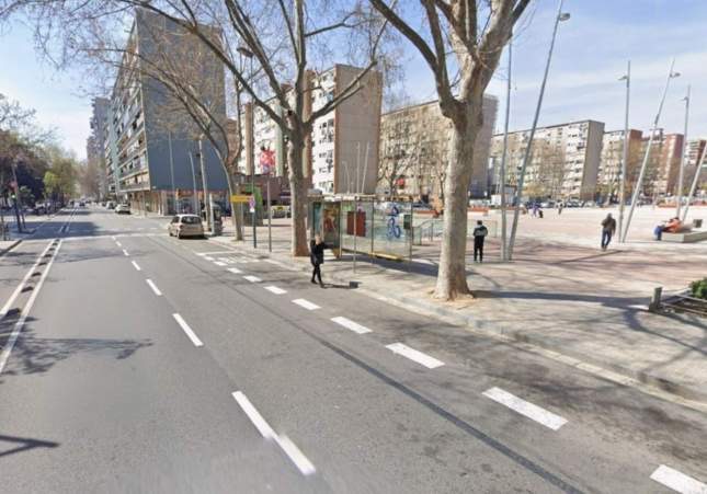 Un hombre apuñalado en el culo al intentar separar una pelea multitudinaria en el metro de Barcelona