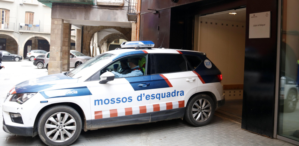 Detenido un hombre por la muerte de su pareja tras forzarla a subir a un coche que luego estrelló en Lleida