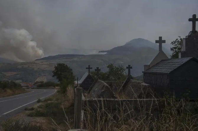 El incendio de Chandrexa de Queixa se convierte en uno de los mayores de la historia tras calcinar 10.500 hectáreas