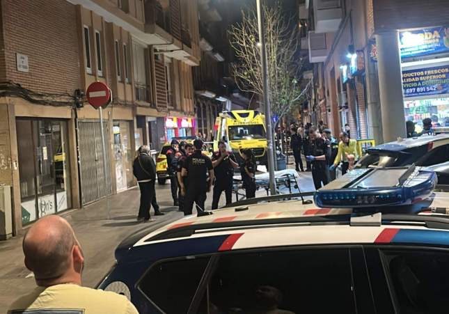 Un hombre en estado crítico tras ser acribillado a tiros en Sants por un pistolero que huyó en patinete