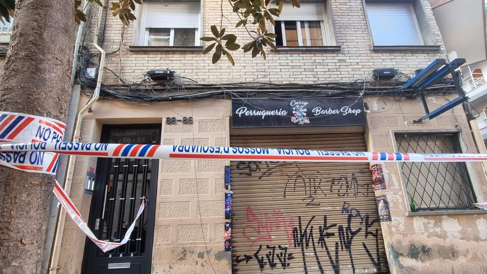 Muere mujer de 83 años tras caer por ventana en Hospitalet: hijo retenido como principal sospechoso