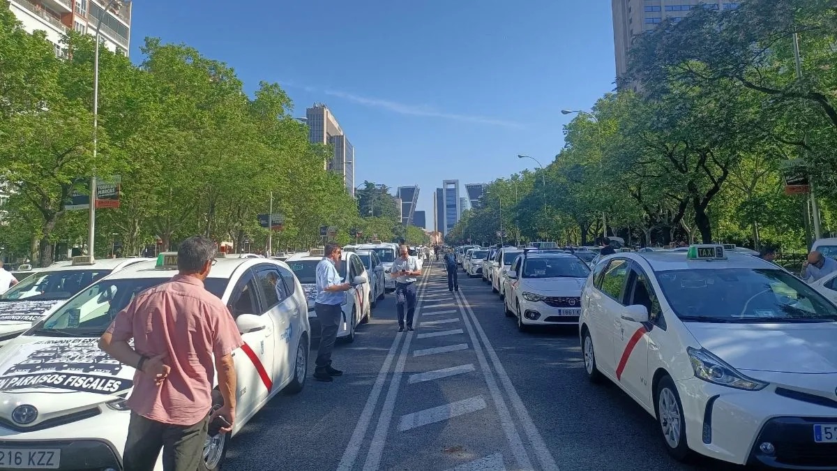 Miles de taxistas protestan en Madrid contra la concesión de 8.500 nuevas licencias VTC a Cabify