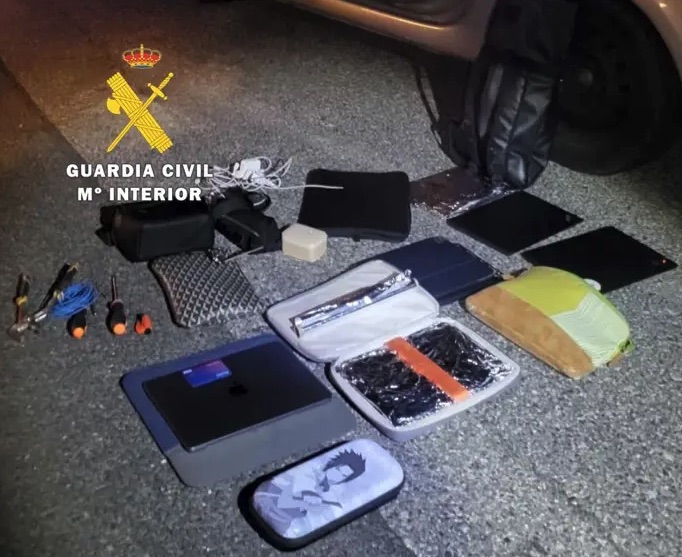 Puestos a disposición judicial dos hombres por robar objetos por valor de 15.000 euros en autocaravanas